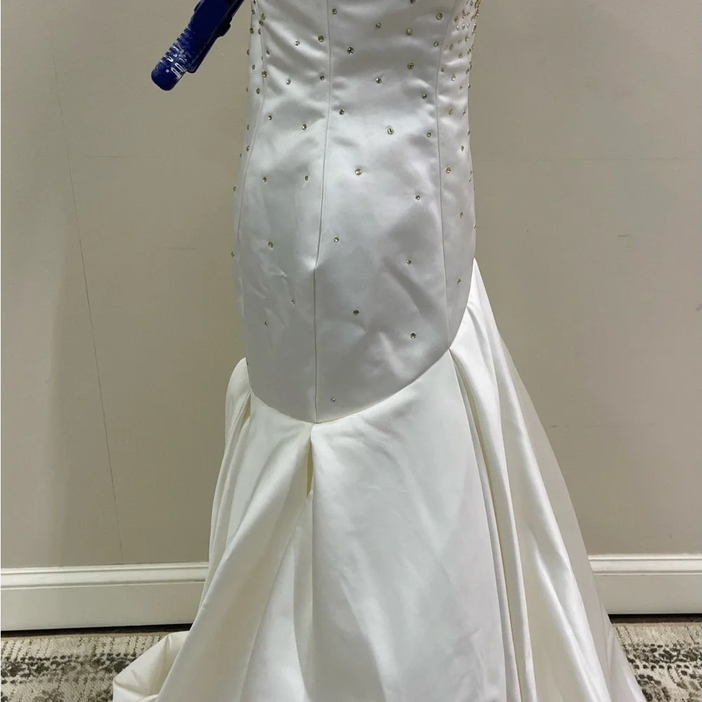 NWT Johnathan Kayne Wedding Dress. Size 8 - Picture 5 of 8